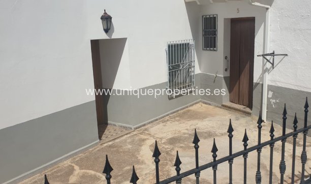 Cave House - Resale - Caniles -
                Caniles
