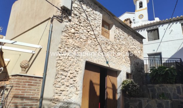 Commercial - Revente - Bayarque -
                Bayarque