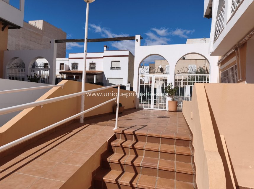 Herverkoop - Apartment -
Garrucha