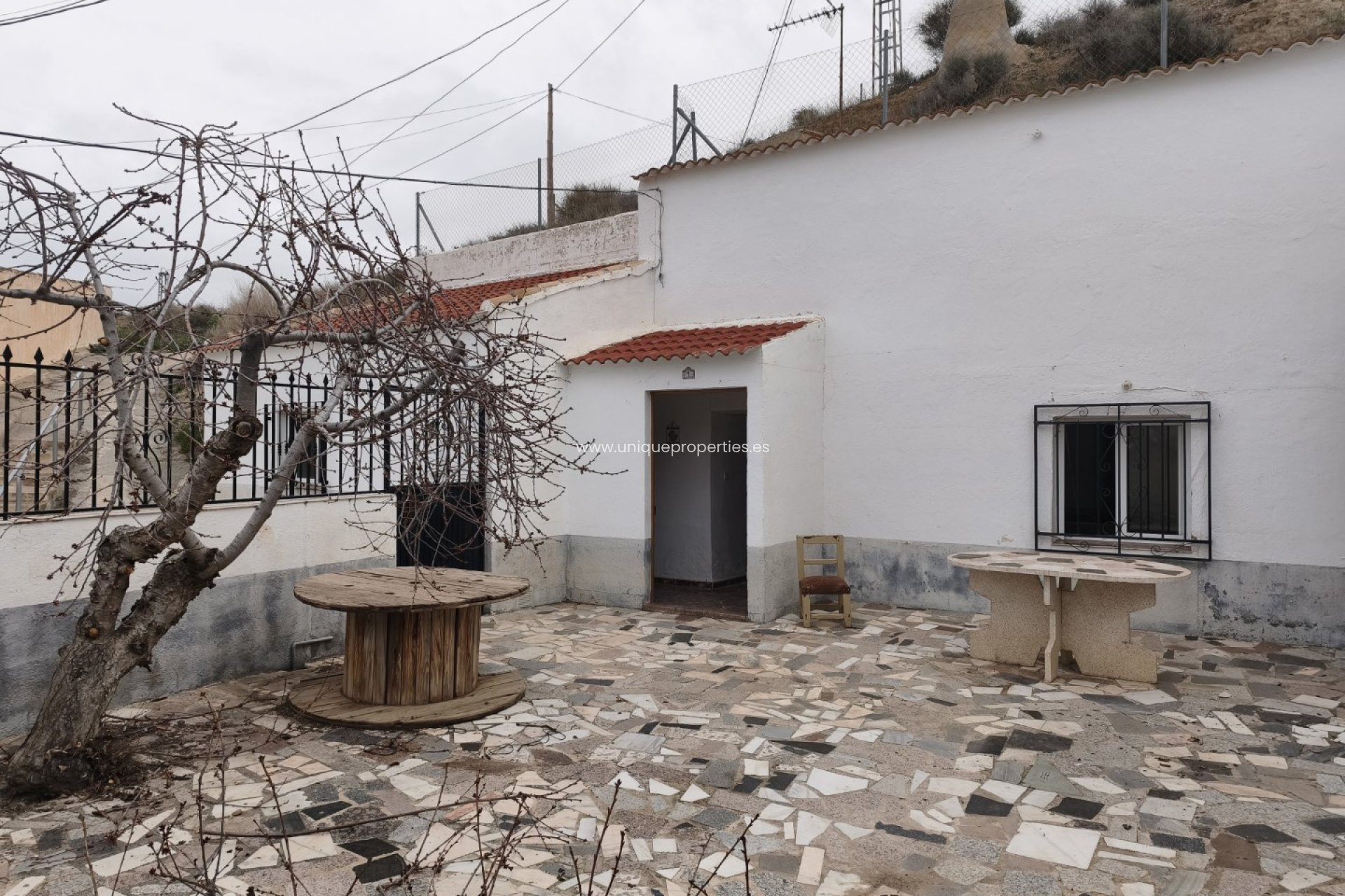 Herverkoop - Cave House -
Caniles