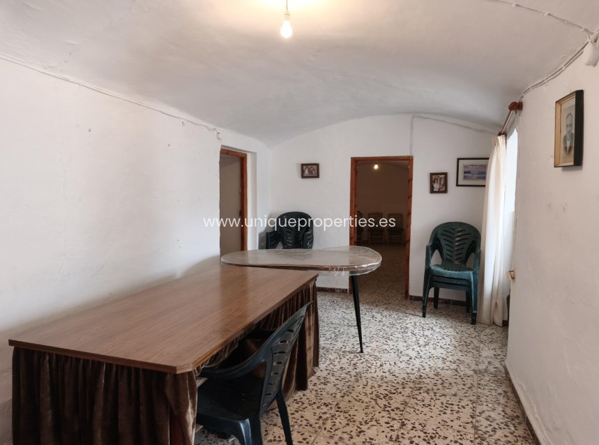 Herverkoop - Cave House -
Caniles