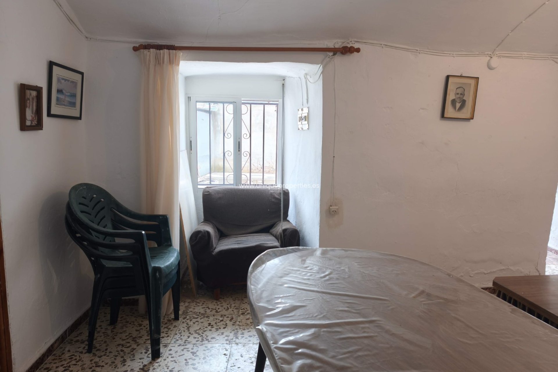 Herverkoop - Cave House -
Caniles