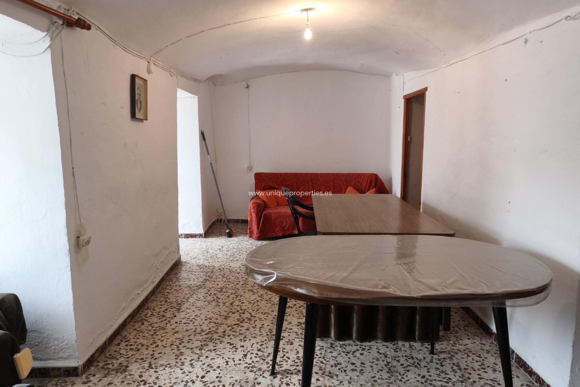 Herverkoop - Cave House -
Caniles