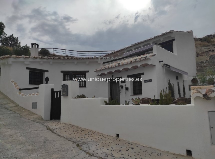Herverkoop - Cave House -
Galera