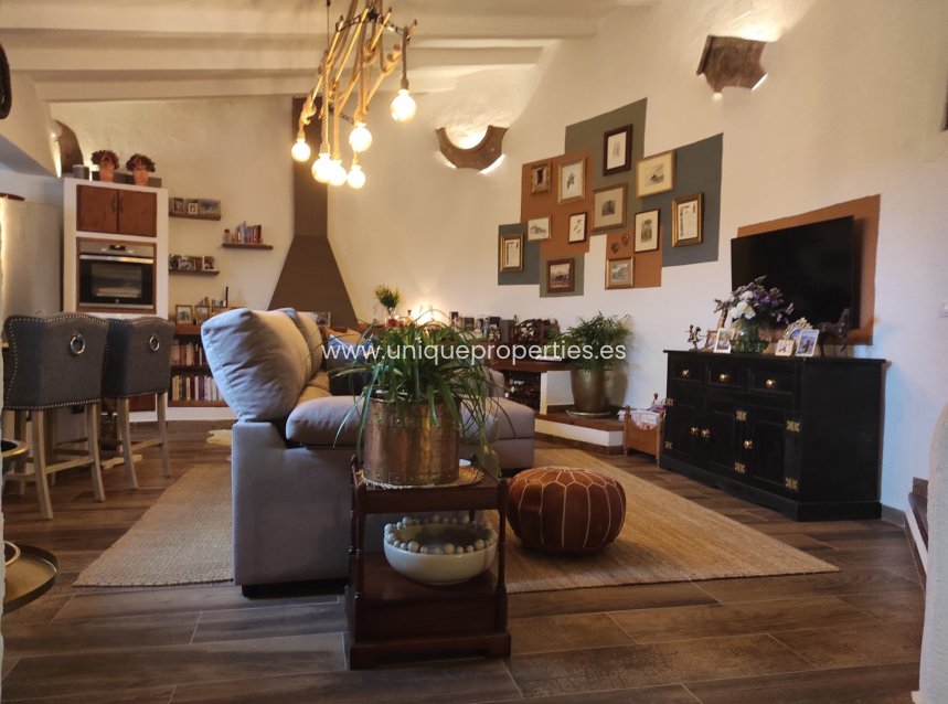 Herverkoop - Cave House -
Galera