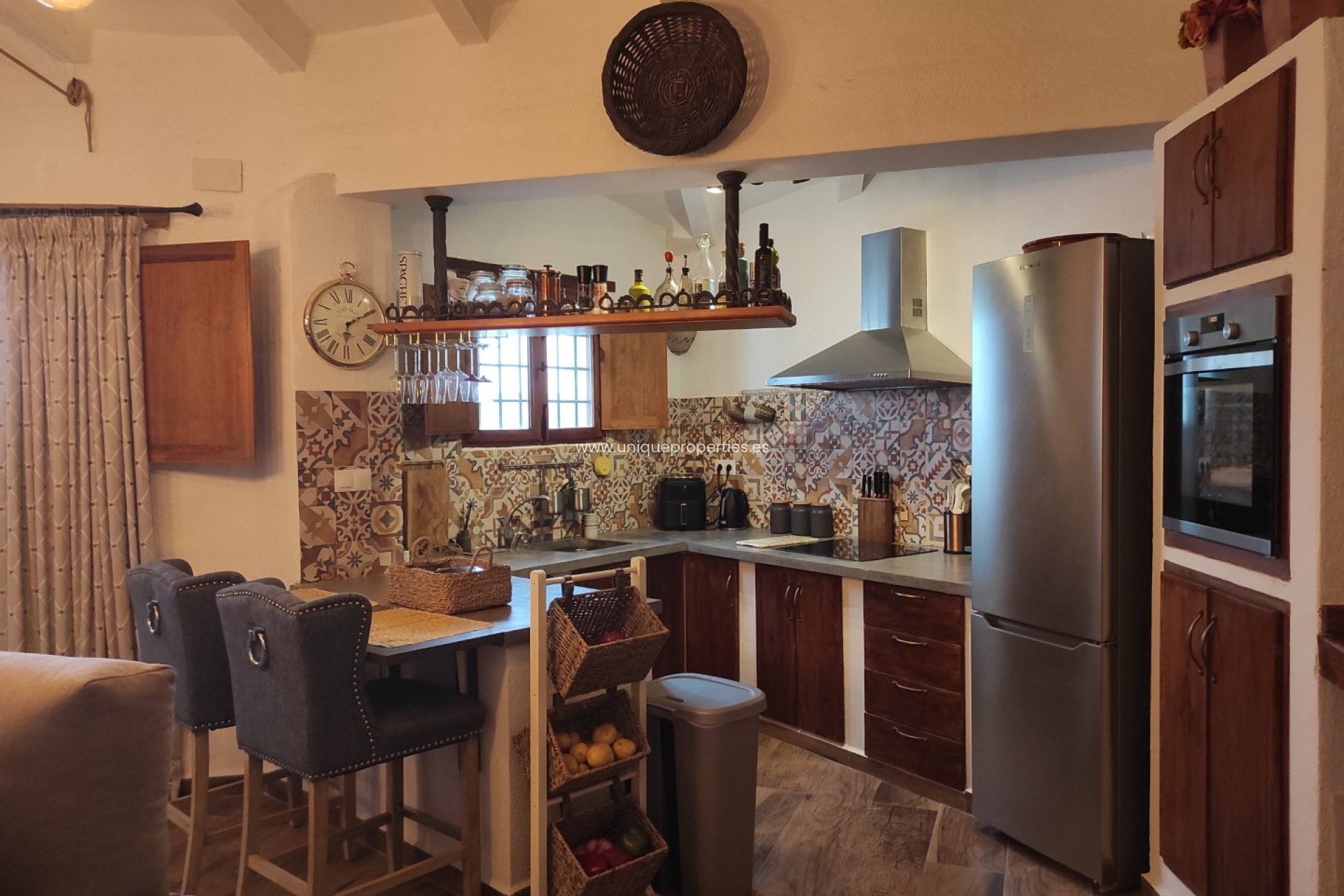 Herverkoop - Cave House -
Galera