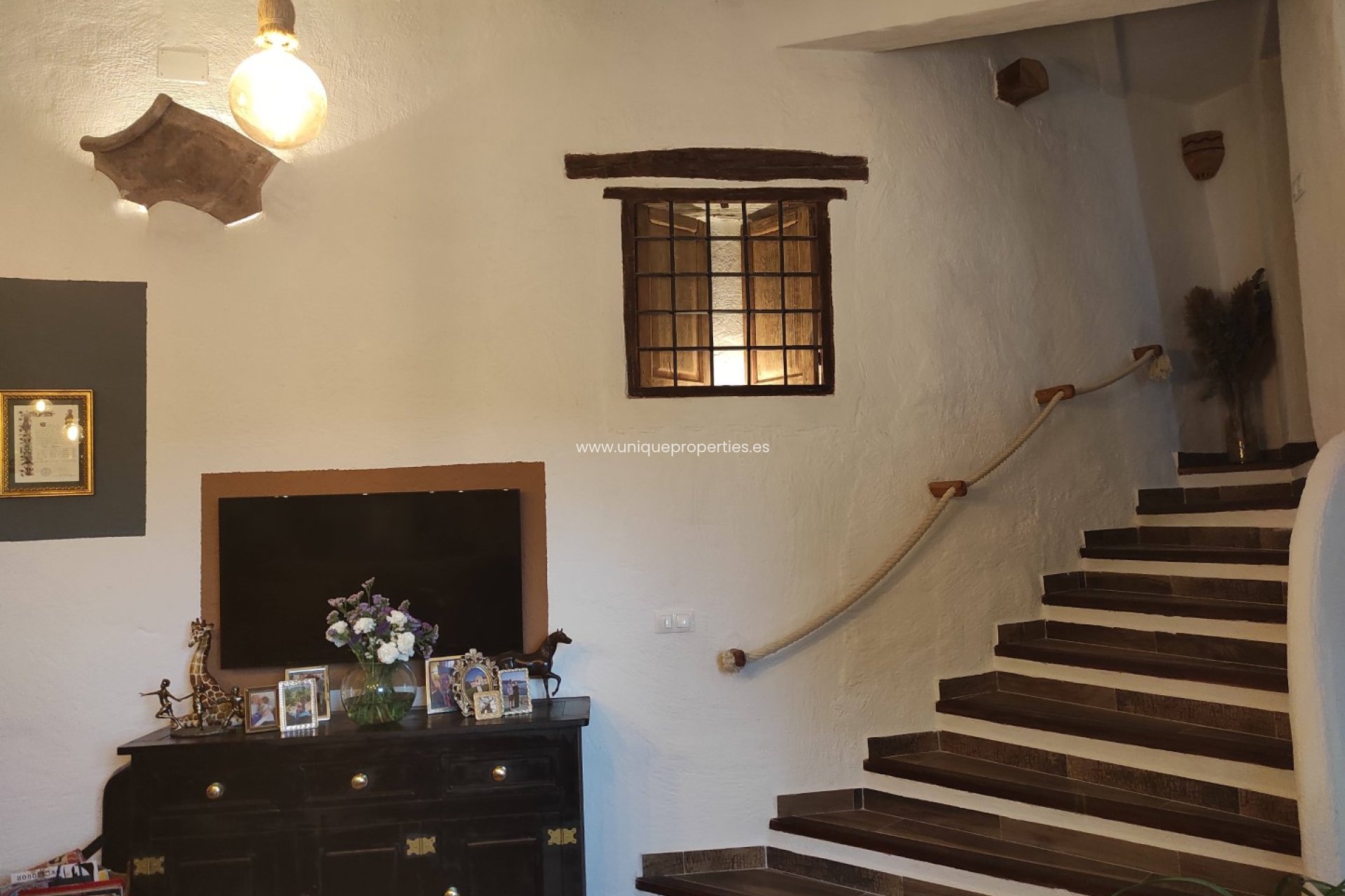 Herverkoop - Cave House -
Galera