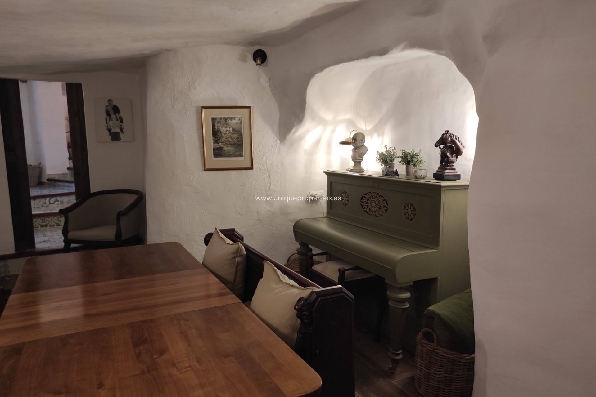 Herverkoop - Cave House -
Galera