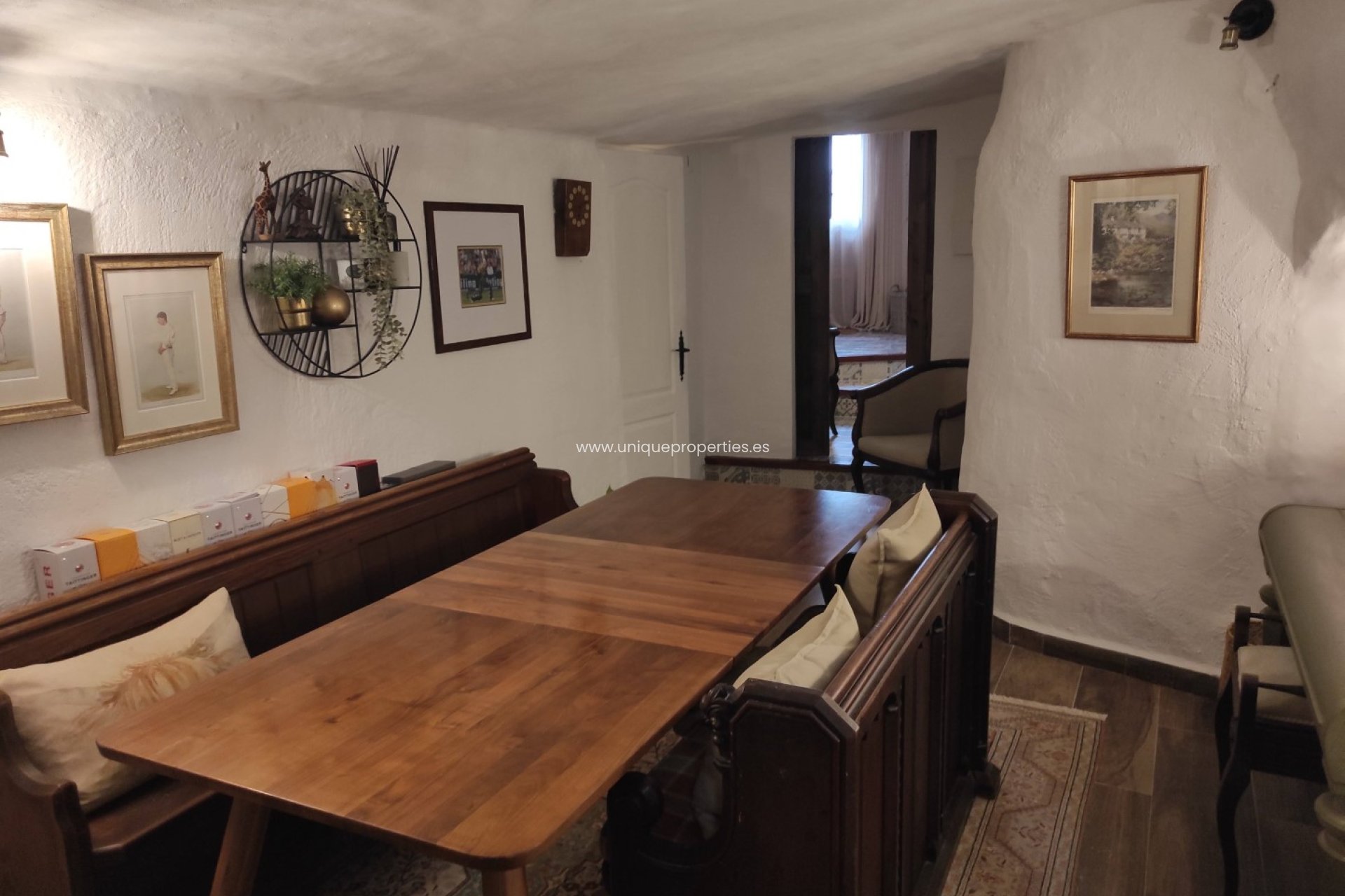 Herverkoop - Cave House -
Galera