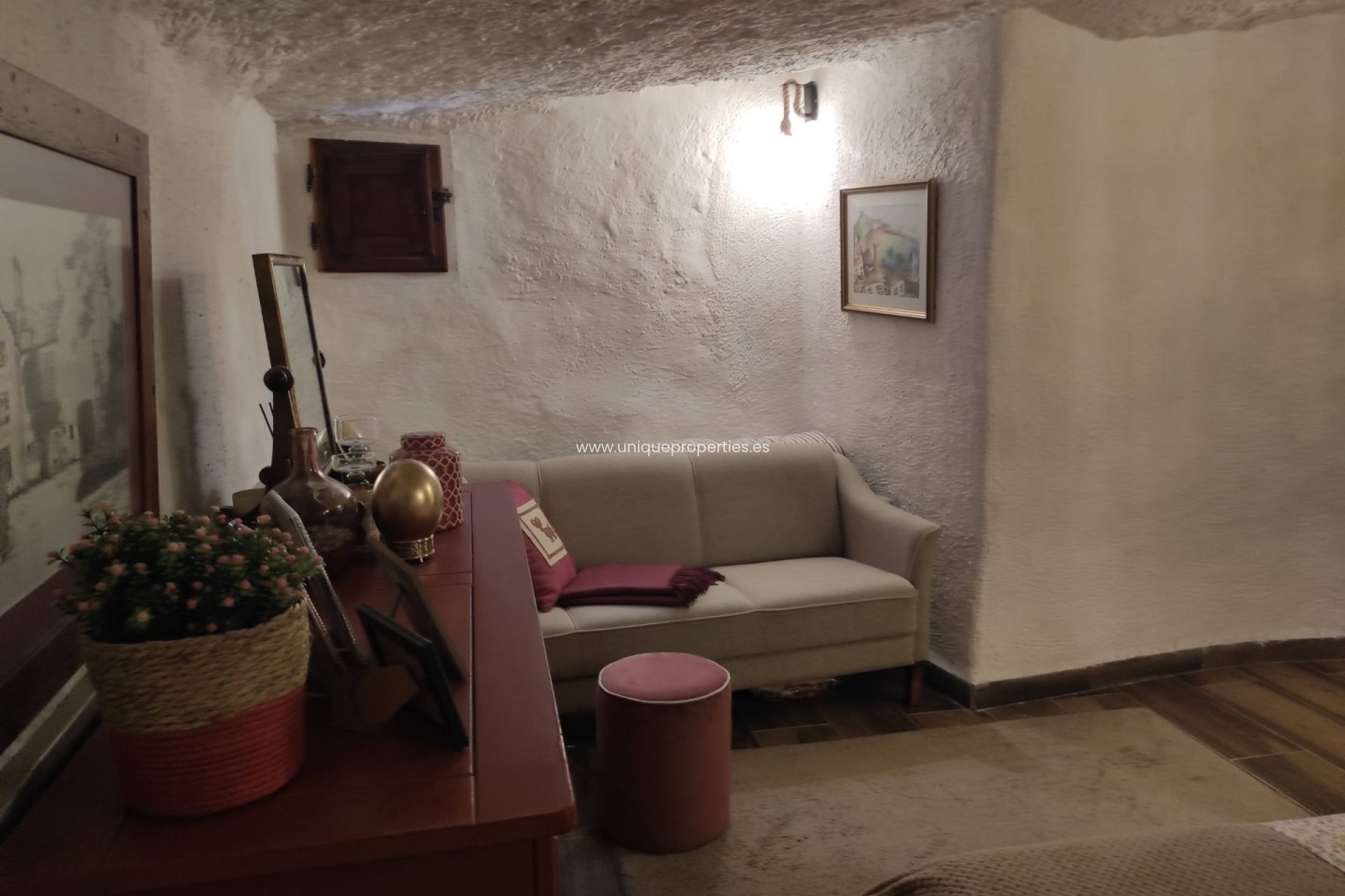 Herverkoop - Cave House -
Galera