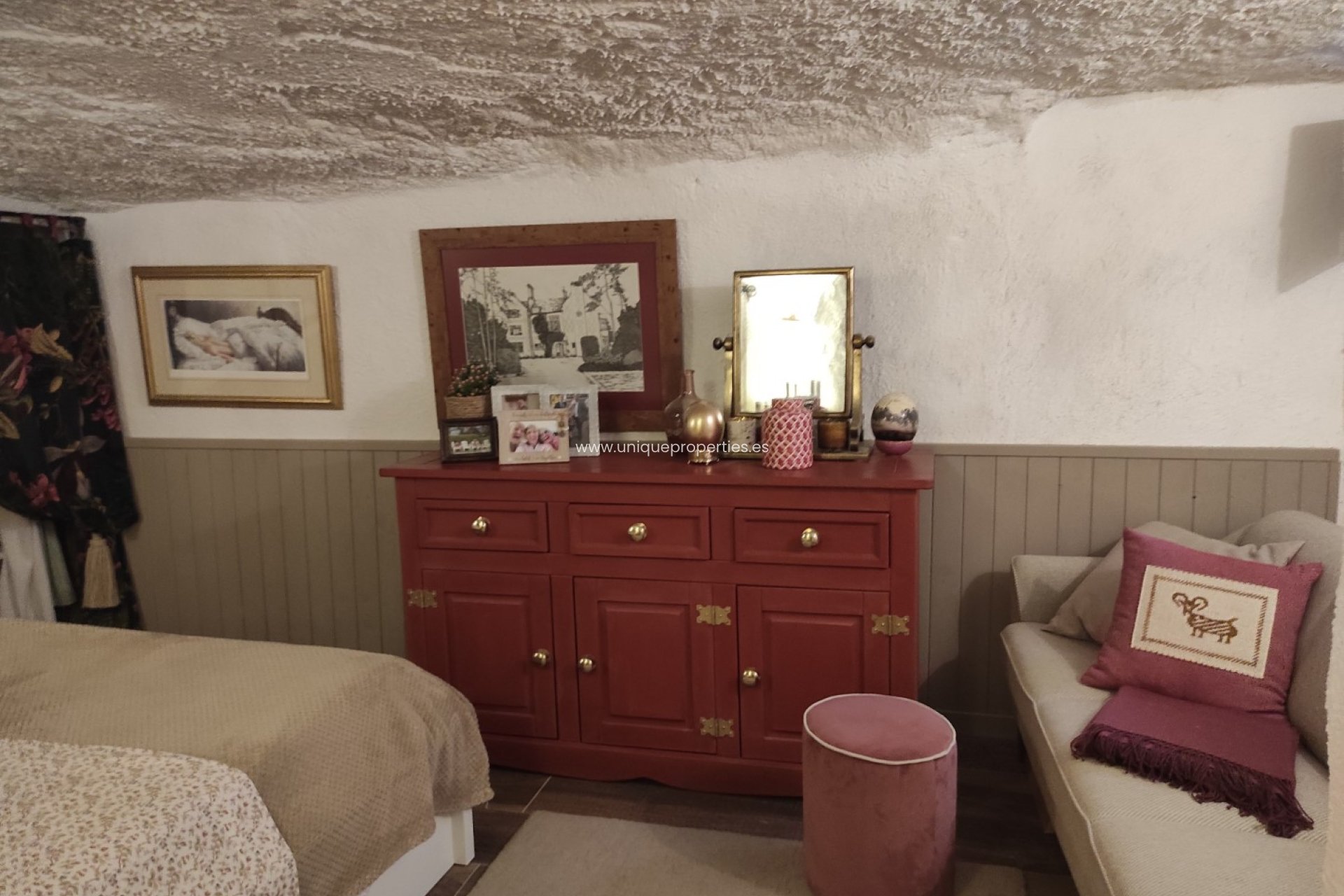 Herverkoop - Cave House -
Galera