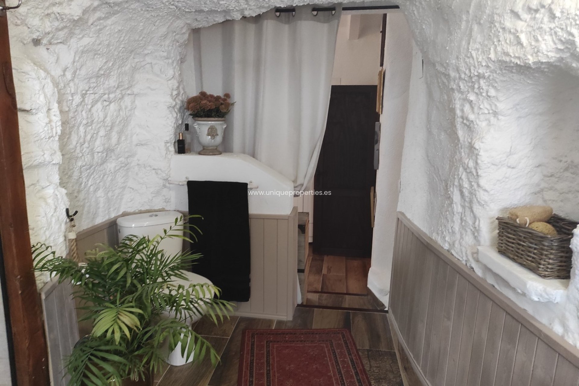 Herverkoop - Cave House -
Galera