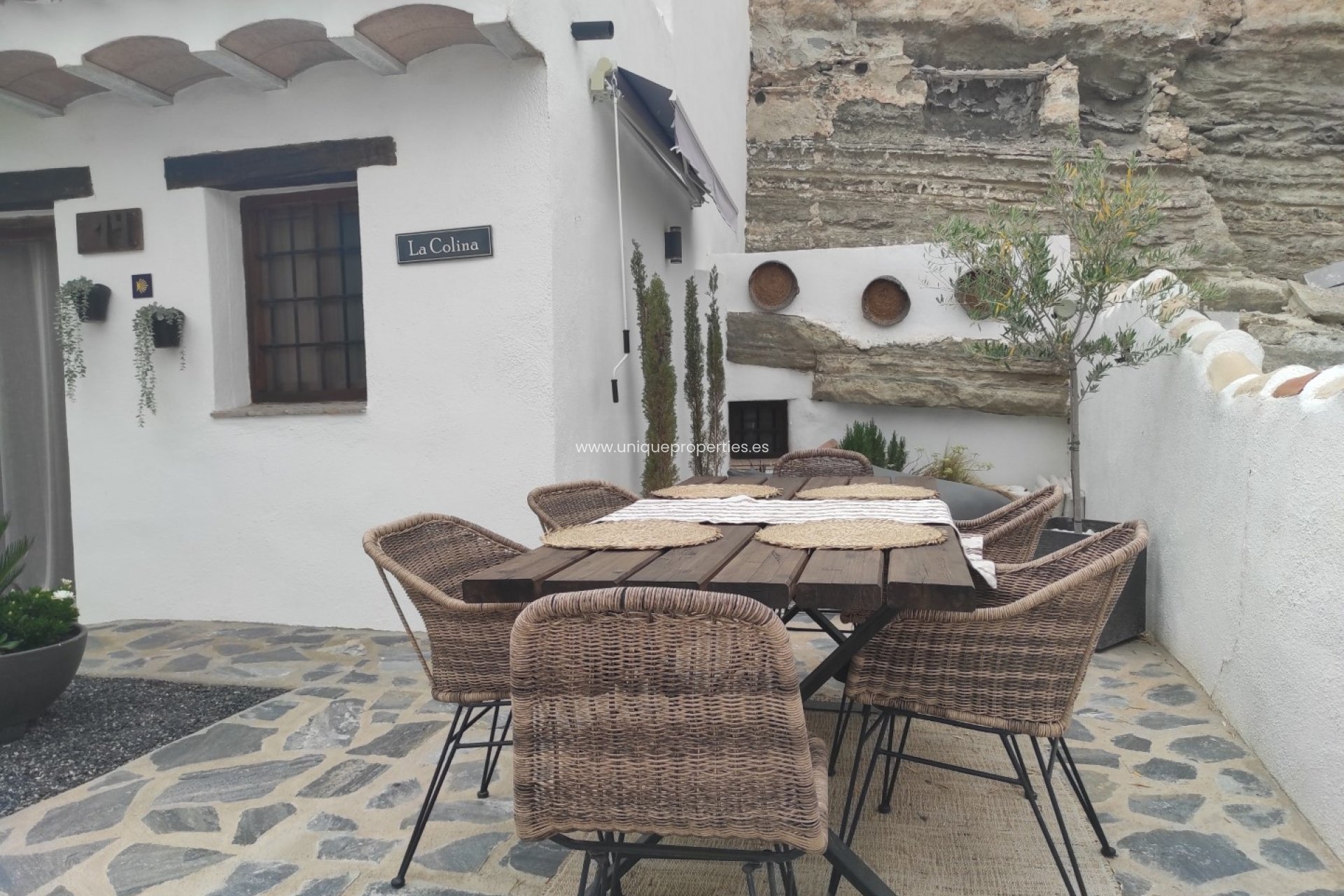 Herverkoop - Cave House -
Galera