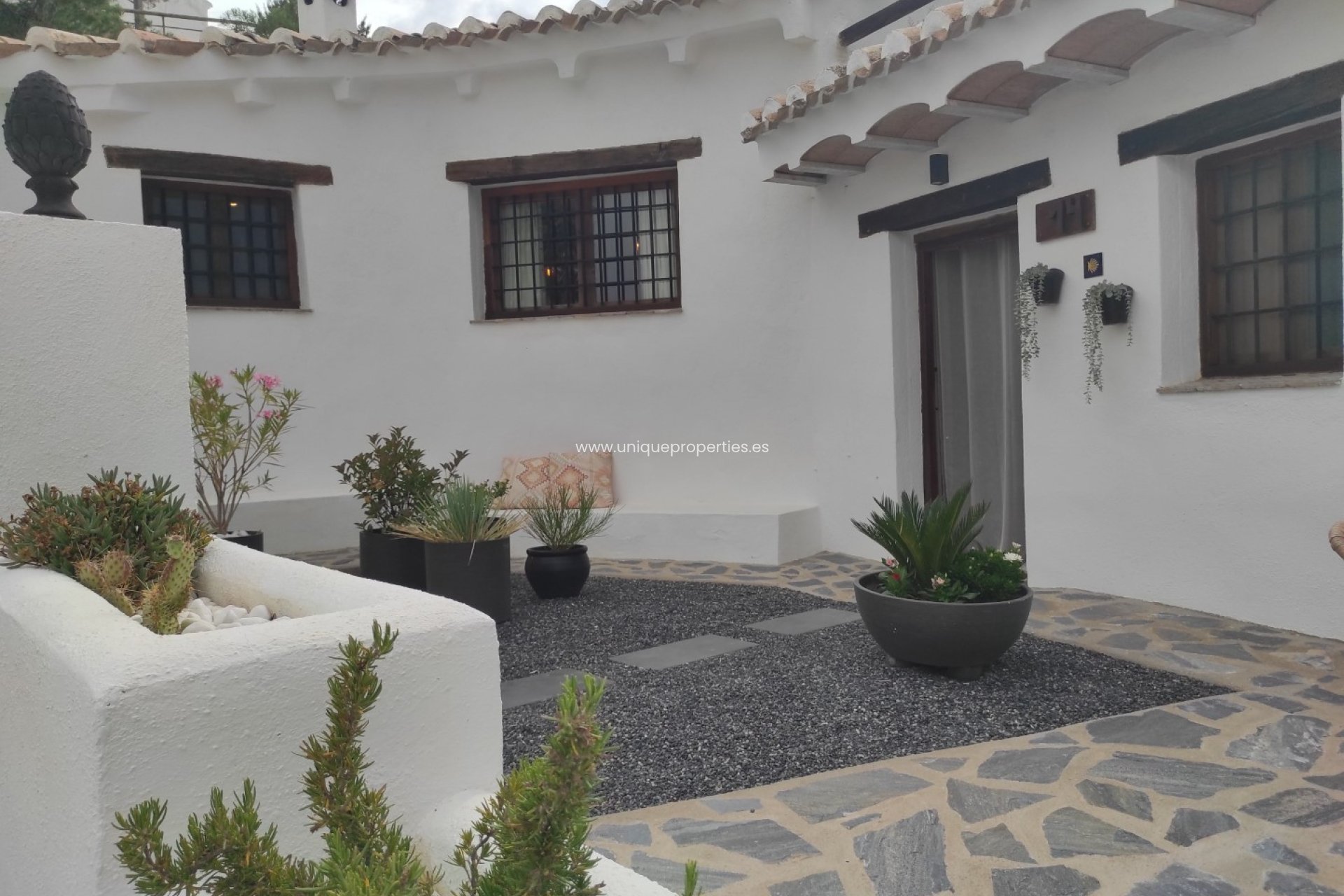 Herverkoop - Cave House -
Galera
