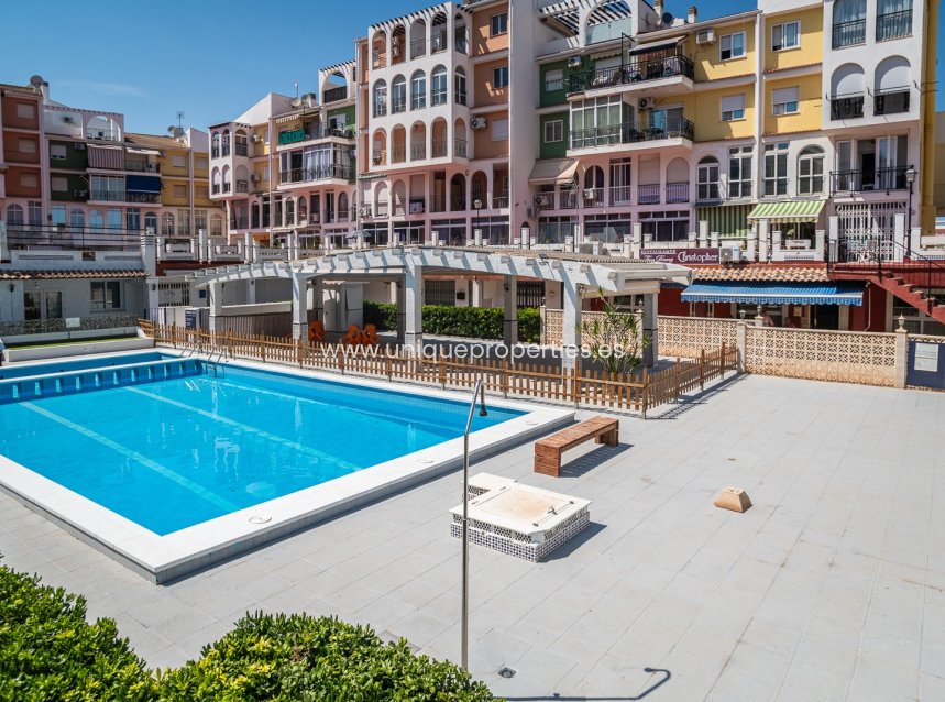 Herverkoop - Commercial Property -
Torrevieja - La Veleta