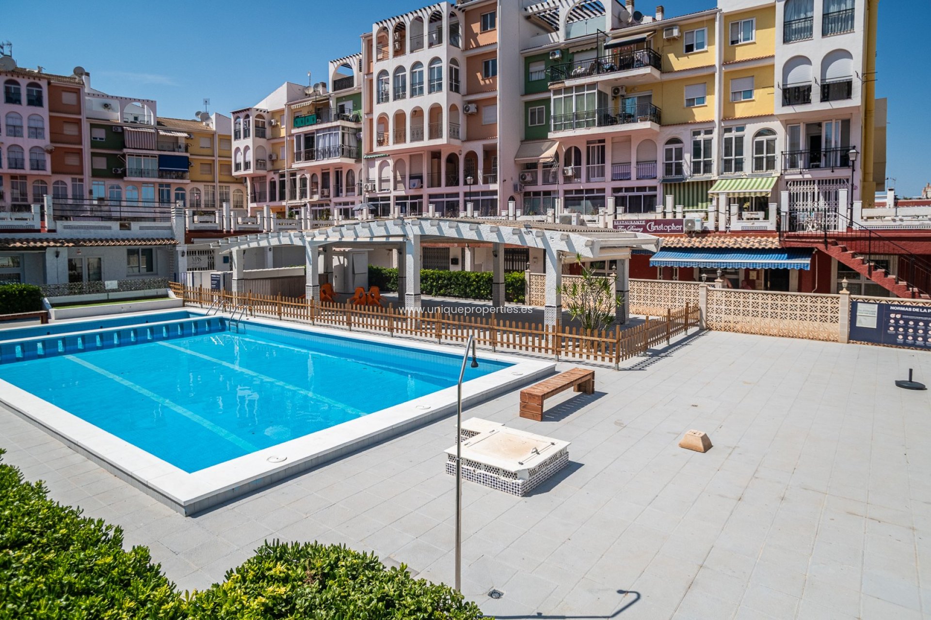 Herverkoop - Commercial Property -
Torrevieja - La Veleta
