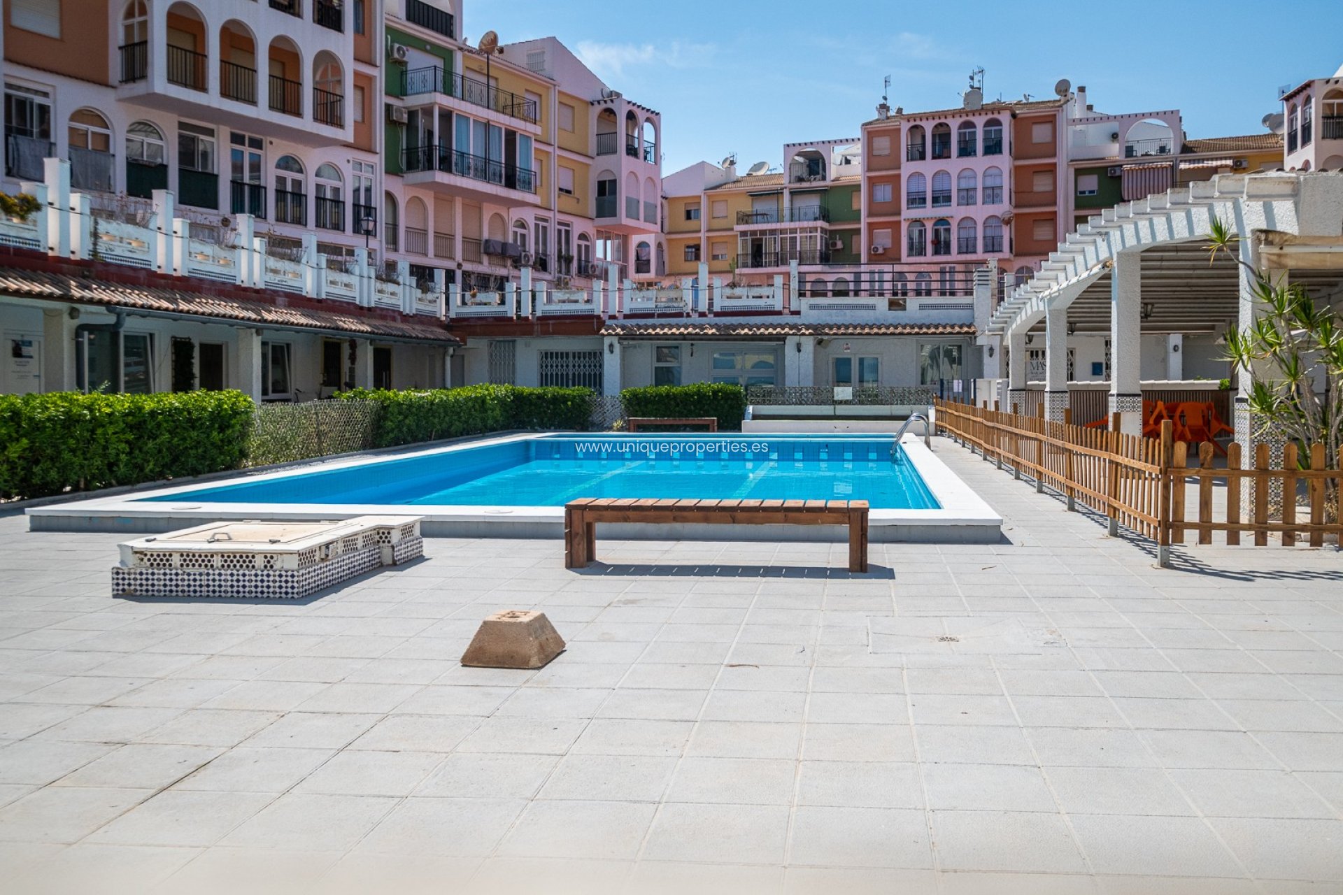 Herverkoop - Commercial Property -
Torrevieja - La Veleta