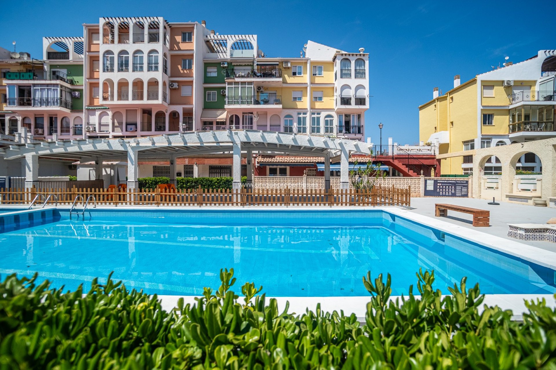 Herverkoop - Commercial Property -
Torrevieja - La Veleta