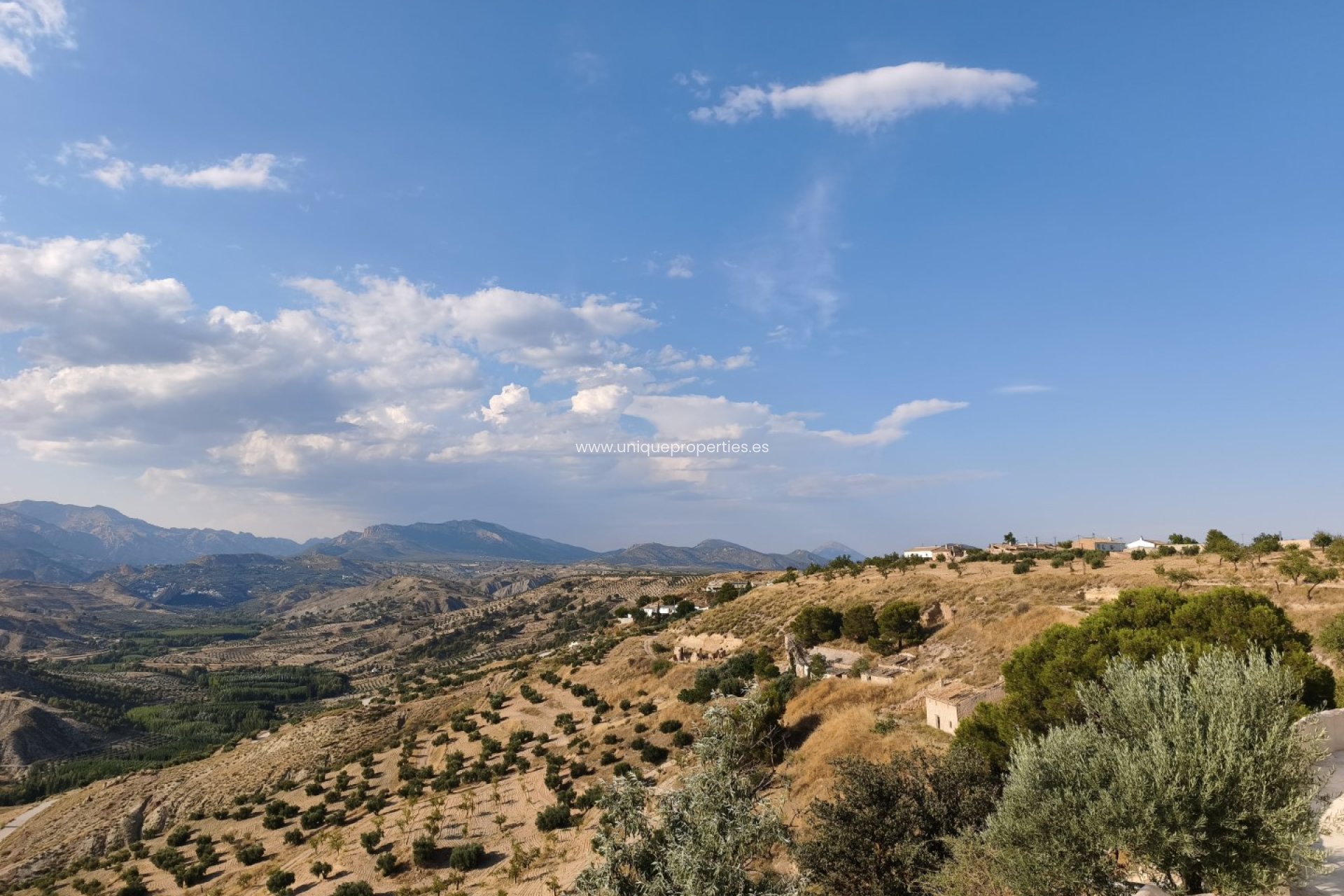 Herverkoop - Cortijo -
Castril