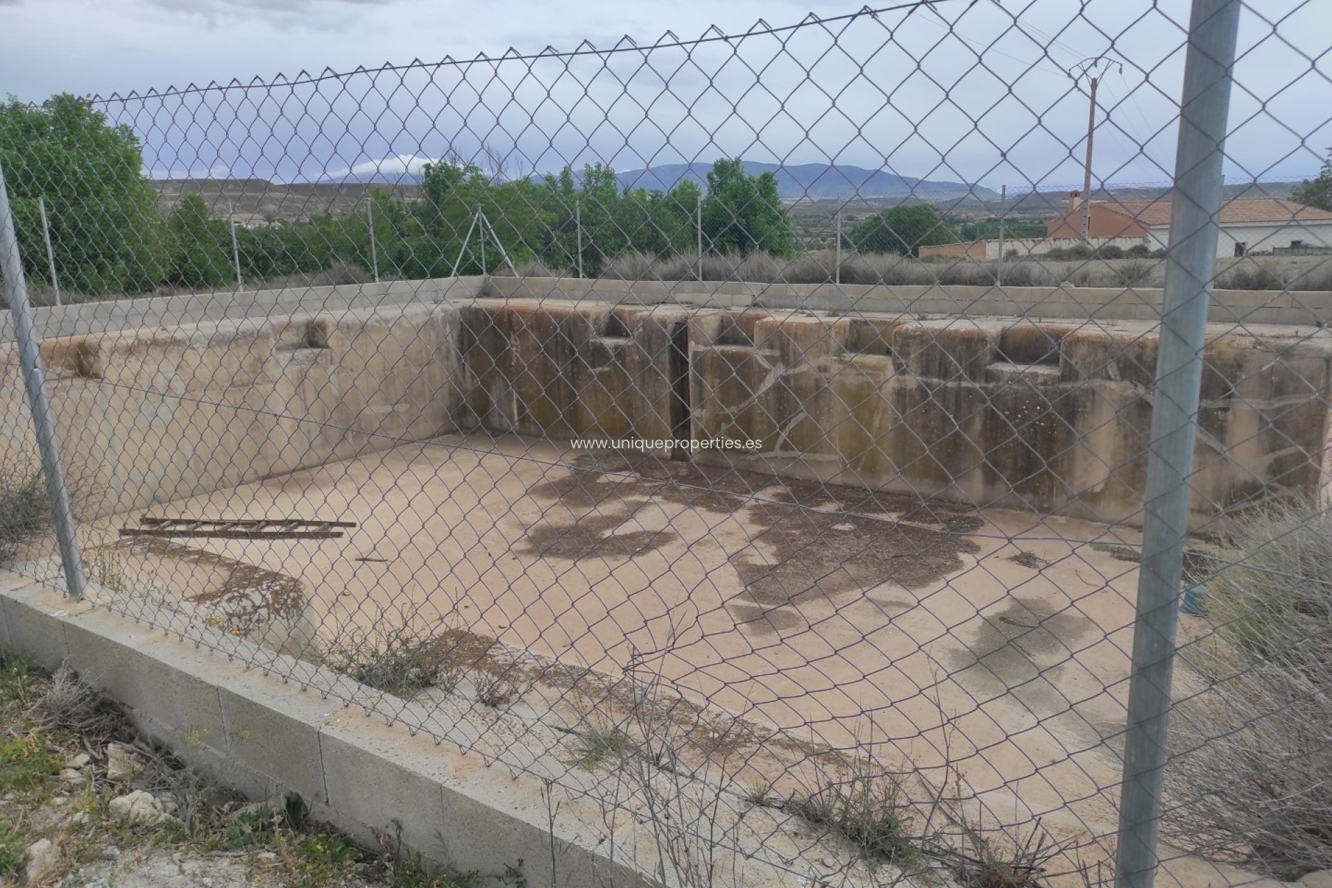 Herverkoop - Cortijo -
Huescar