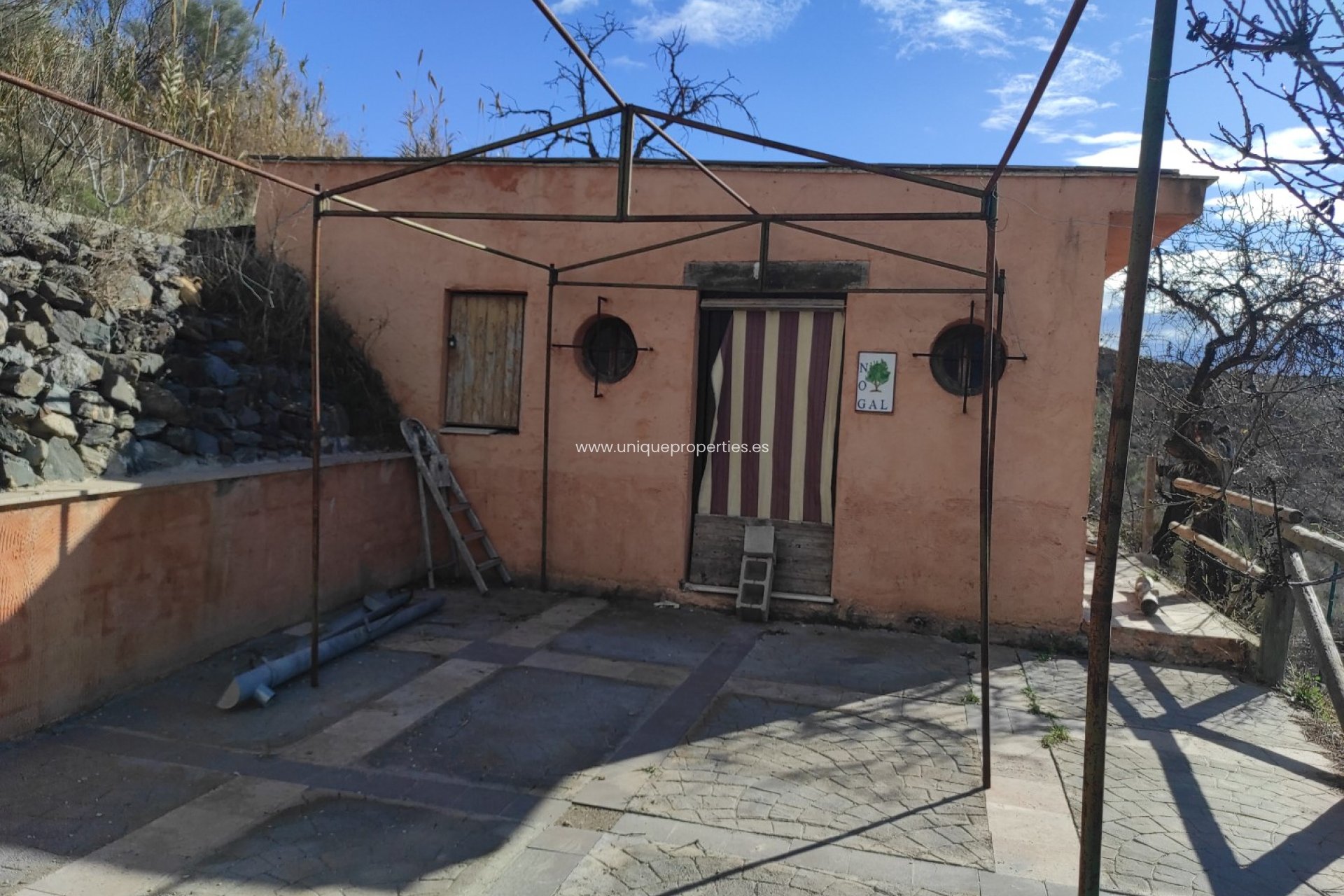 Herverkoop - Cortijo -
Lucar