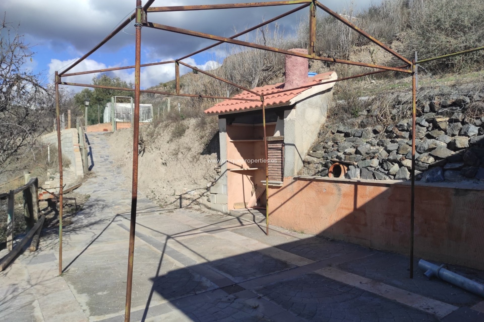 Herverkoop - Cortijo -
Lucar