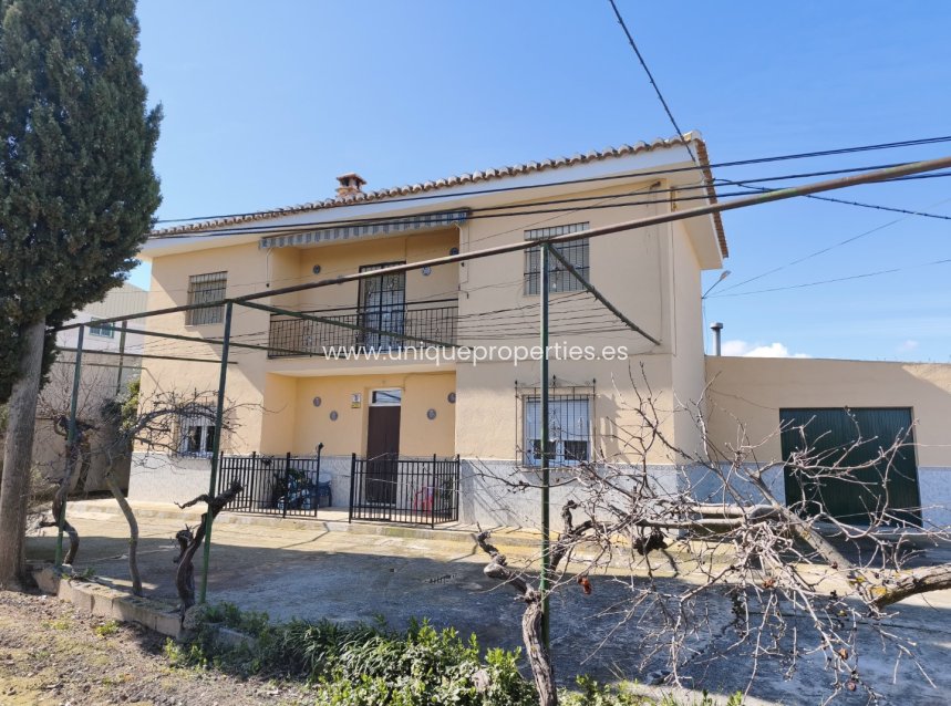 Herverkoop - Country House -
Baza