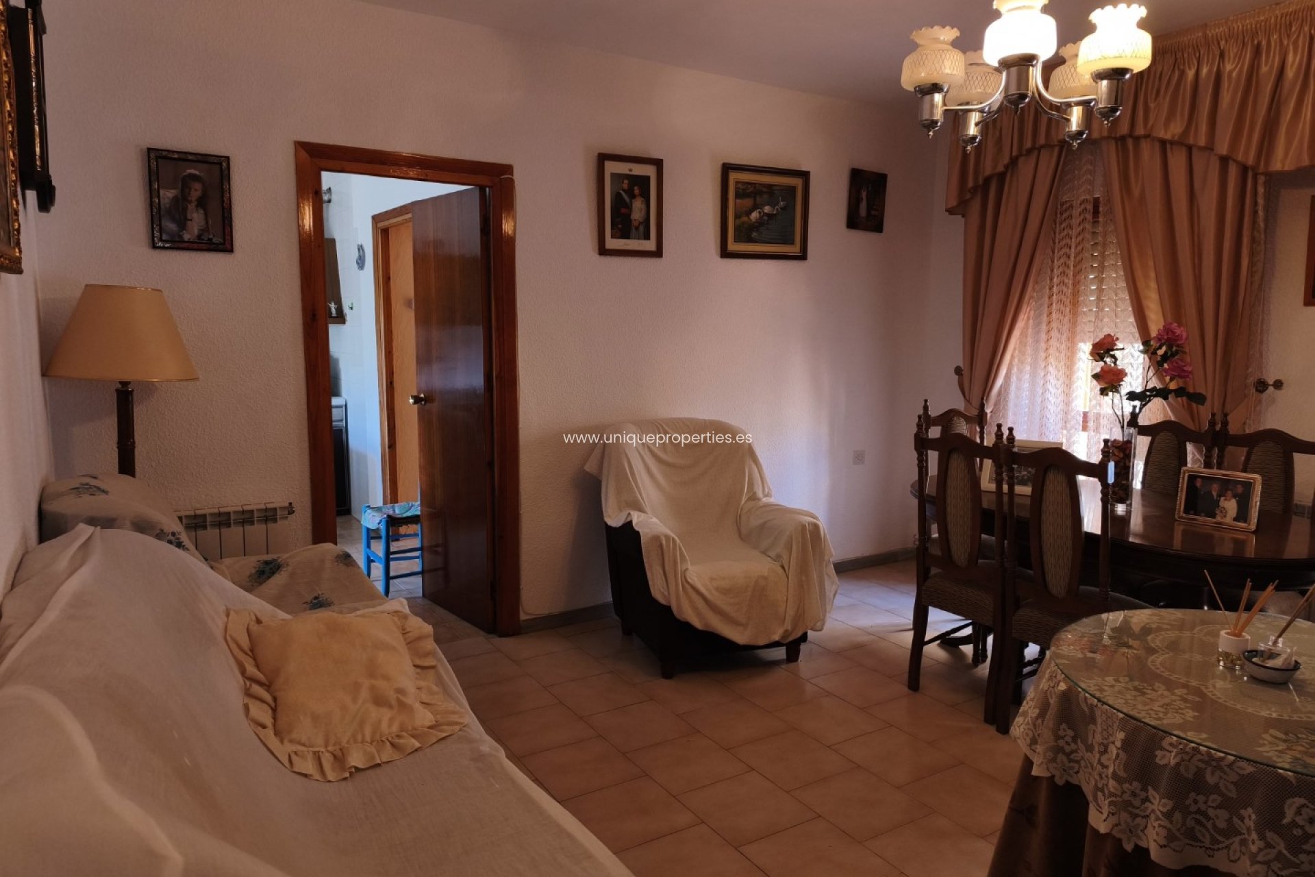 Herverkoop - Country House -
Baza