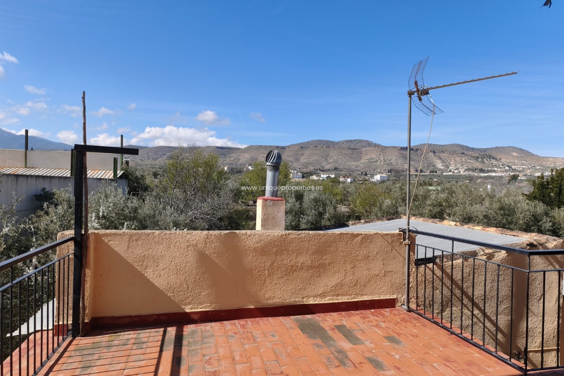 Herverkoop - Country House -
Baza