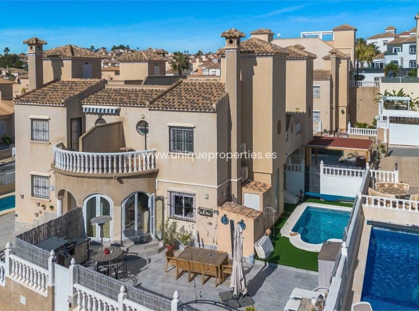 Herverkoop - House -
Orihuela Costa - Villamartin