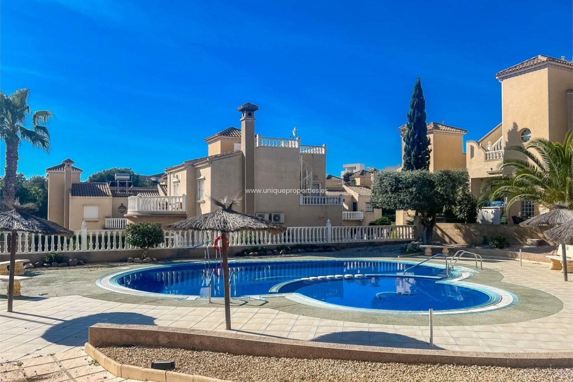 Herverkoop - House -
Orihuela Costa - Villamartin