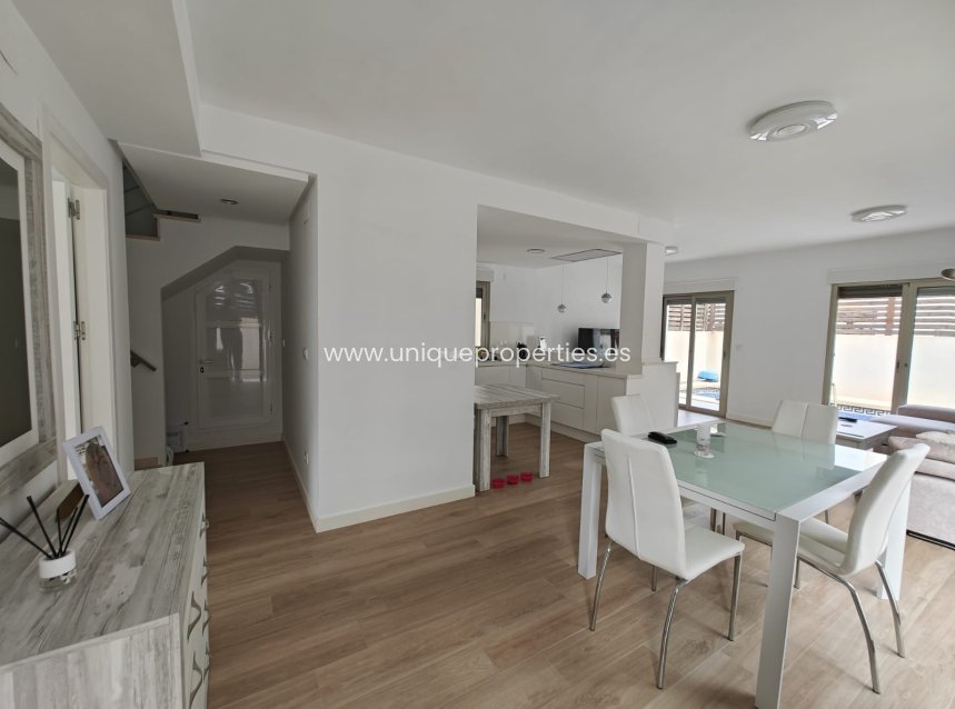 Herverkoop - House - Semi-Detached House -
Cox