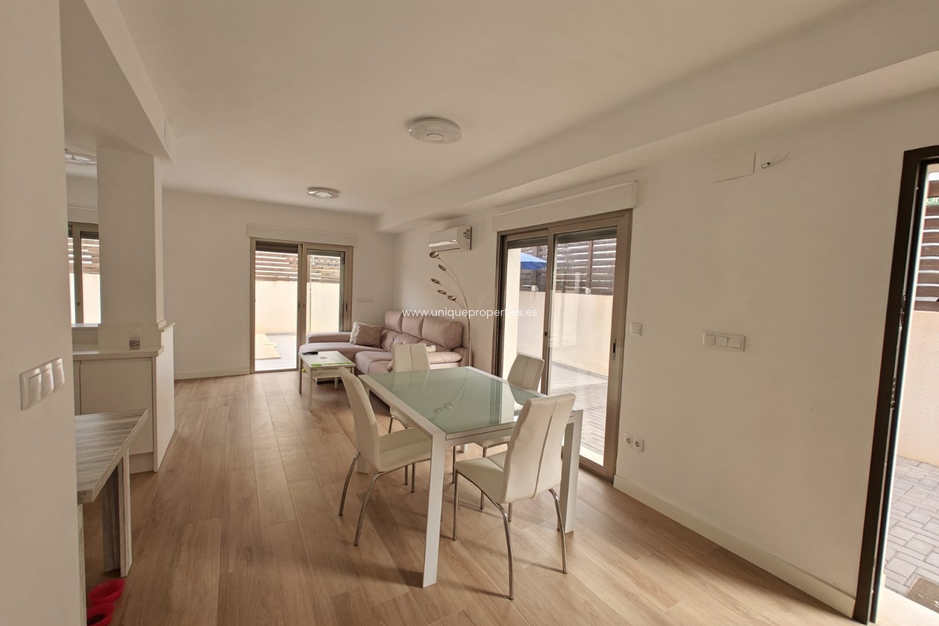 Herverkoop - House - Semi-Detached House -
Cox