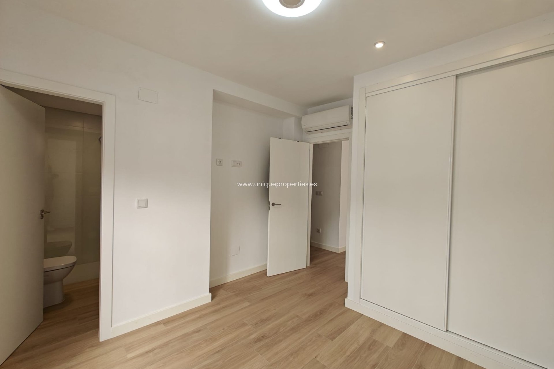 Herverkoop - House - Semi-Detached House -
Cox