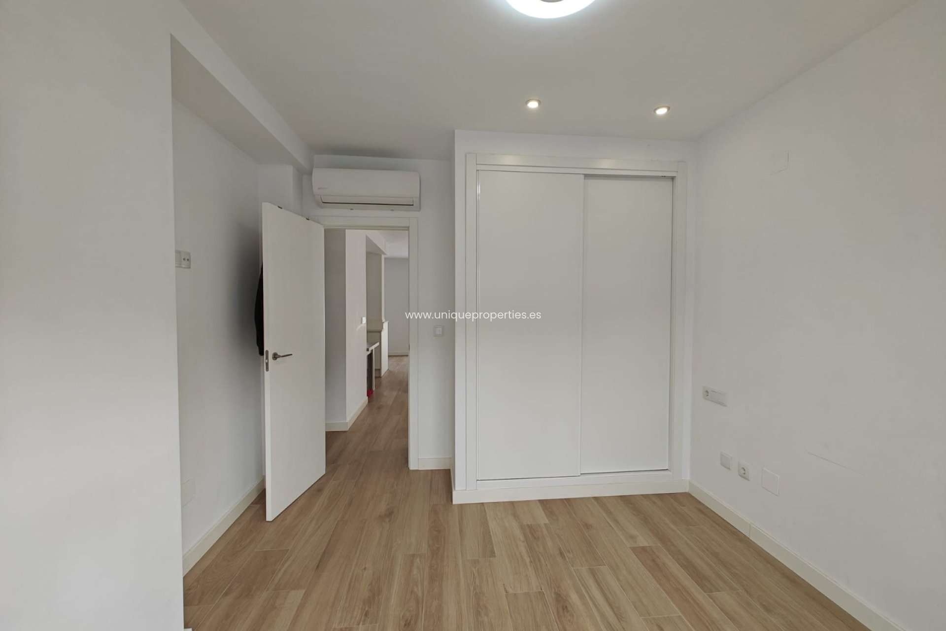 Herverkoop - House - Semi-Detached House -
Cox