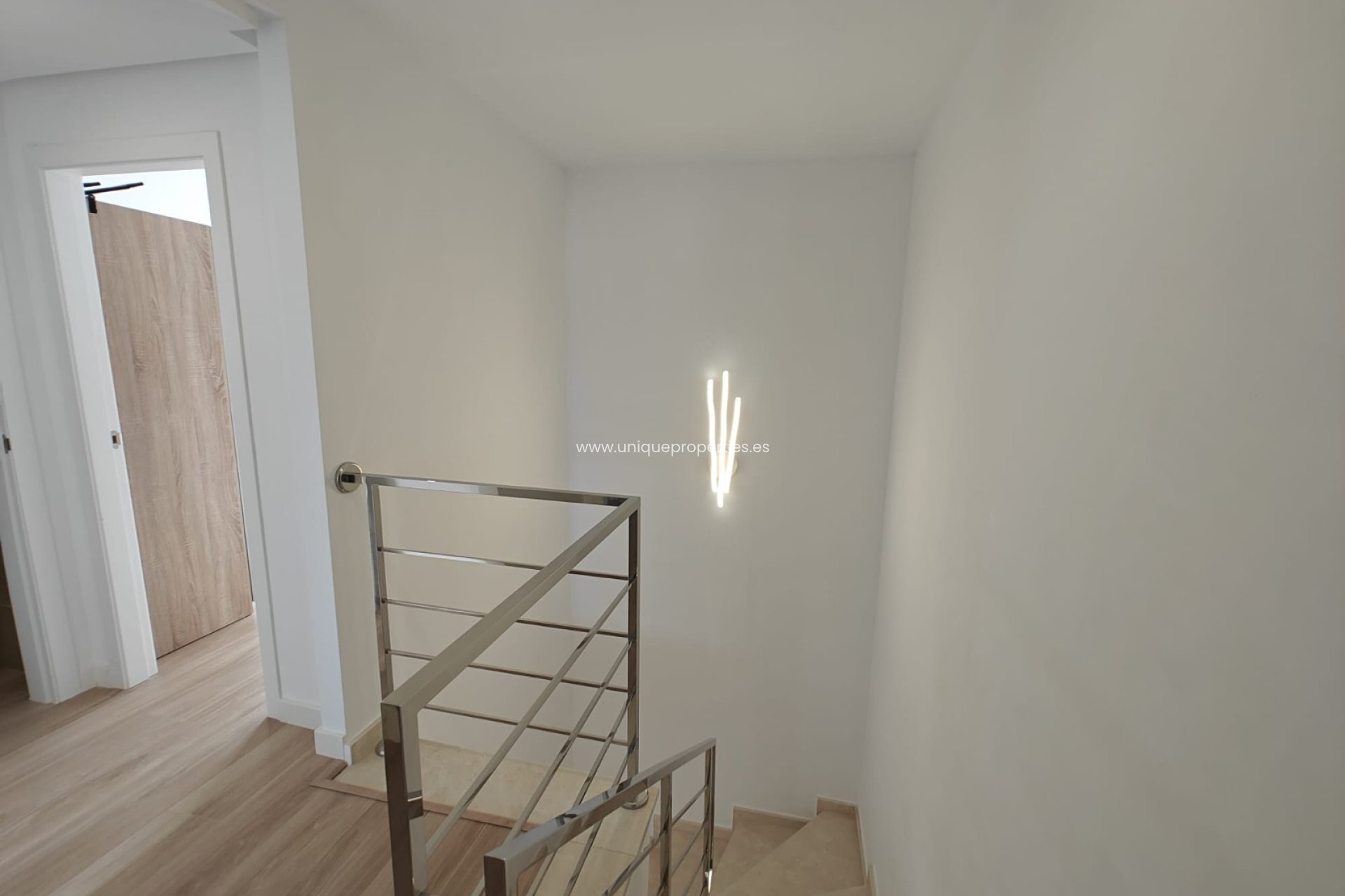 Herverkoop - House - Semi-Detached House -
Cox