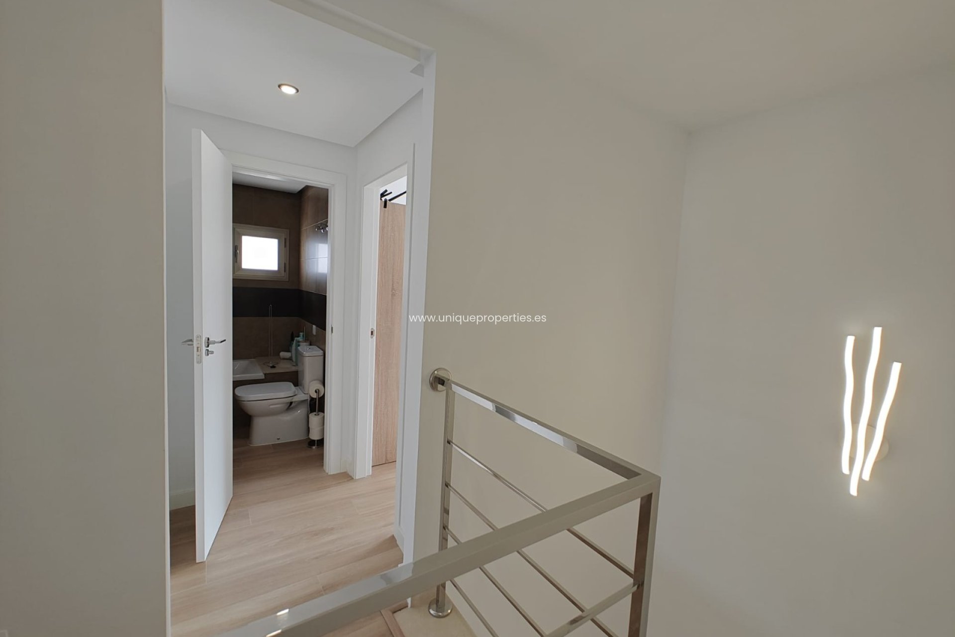 Herverkoop - House - Semi-Detached House -
Cox