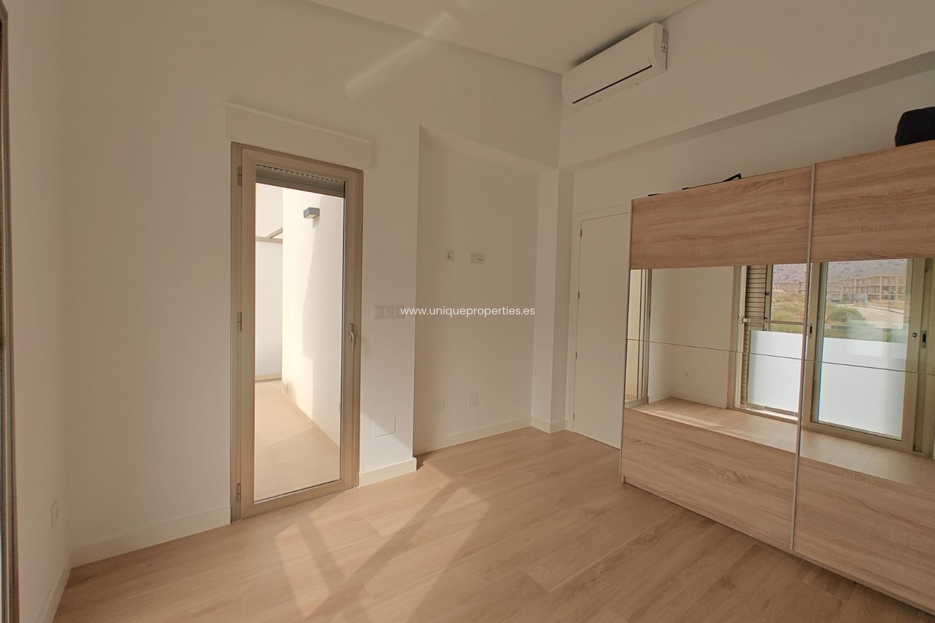 Herverkoop - House - Semi-Detached House -
Cox
