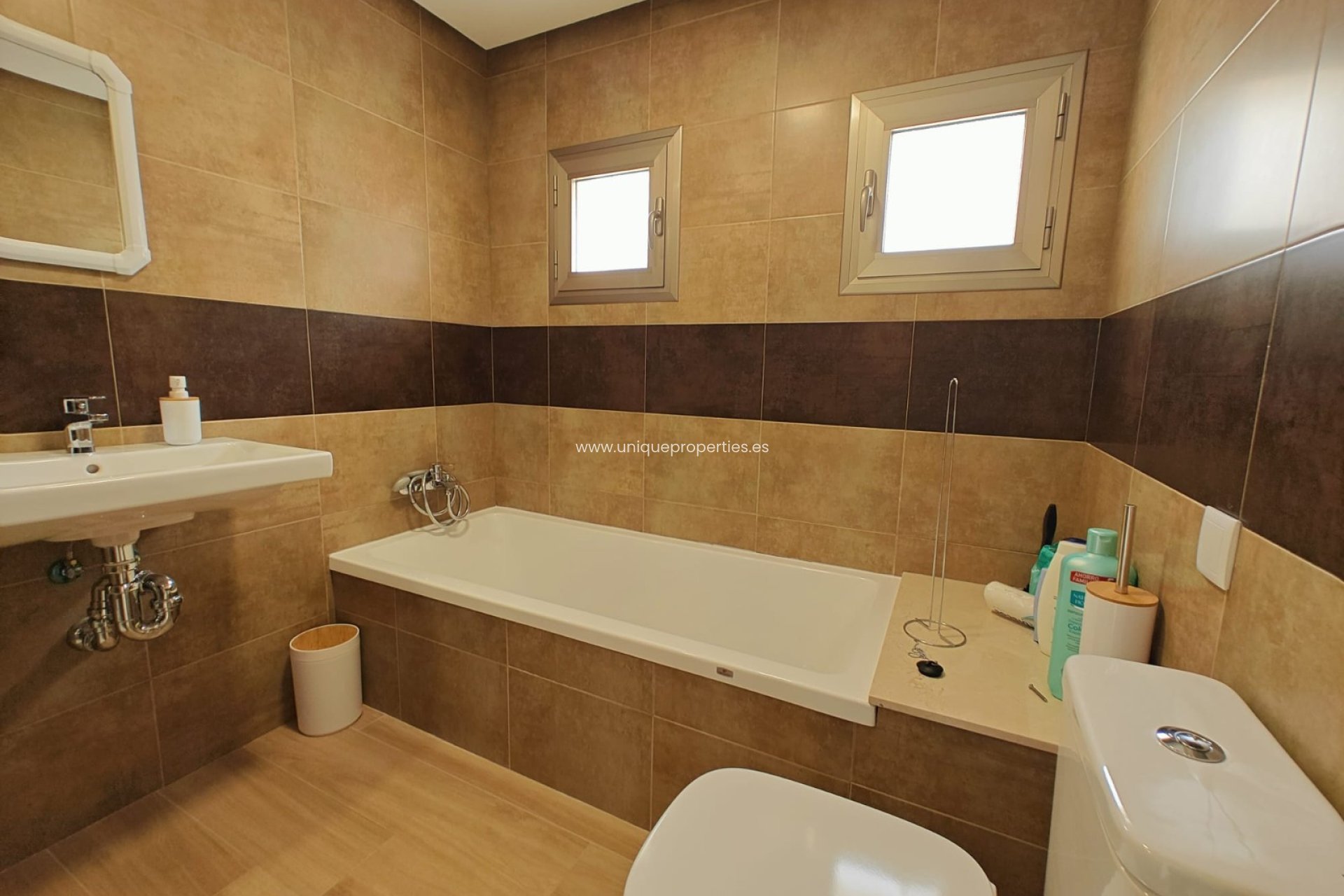 Herverkoop - House - Semi-Detached House -
Cox