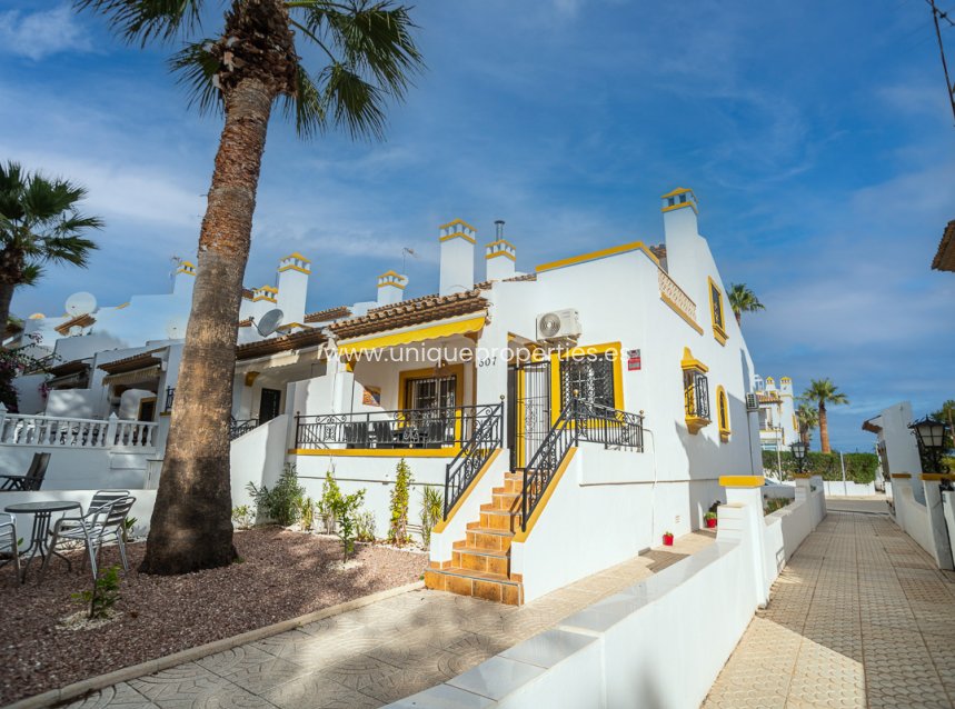 Herverkoop - Semi-Detached -
Orihuela Costa - Villa Martin