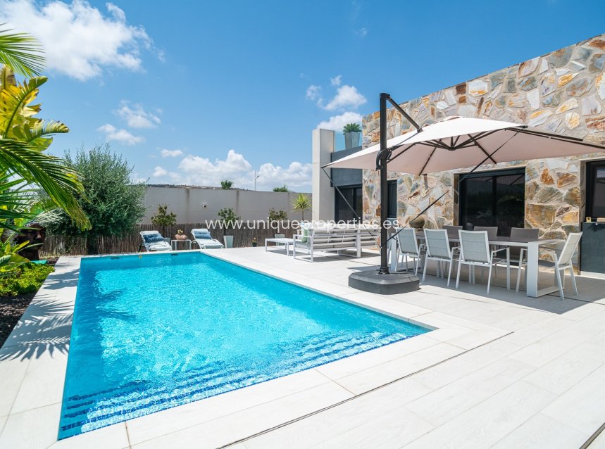 Herverkoop - Villa -
Algorfa - La Finca Golf