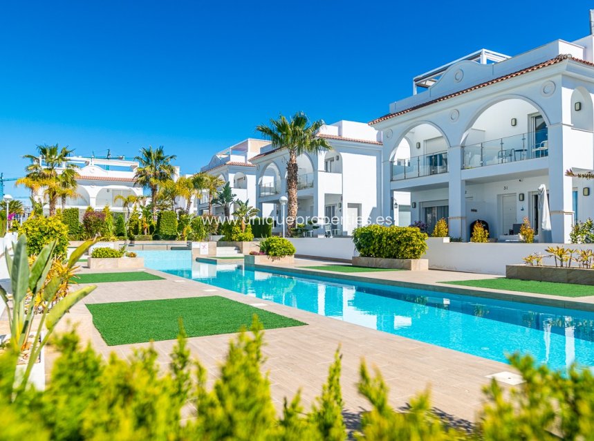 Herverkoop - Villa -
CIUDAD QUESADA