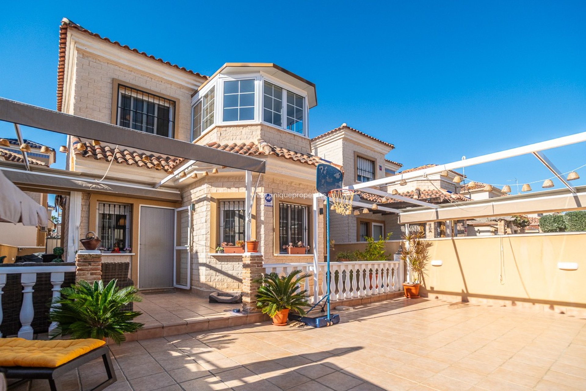 Herverkoop - Villa -
Guardamar del Segura - EL RASO