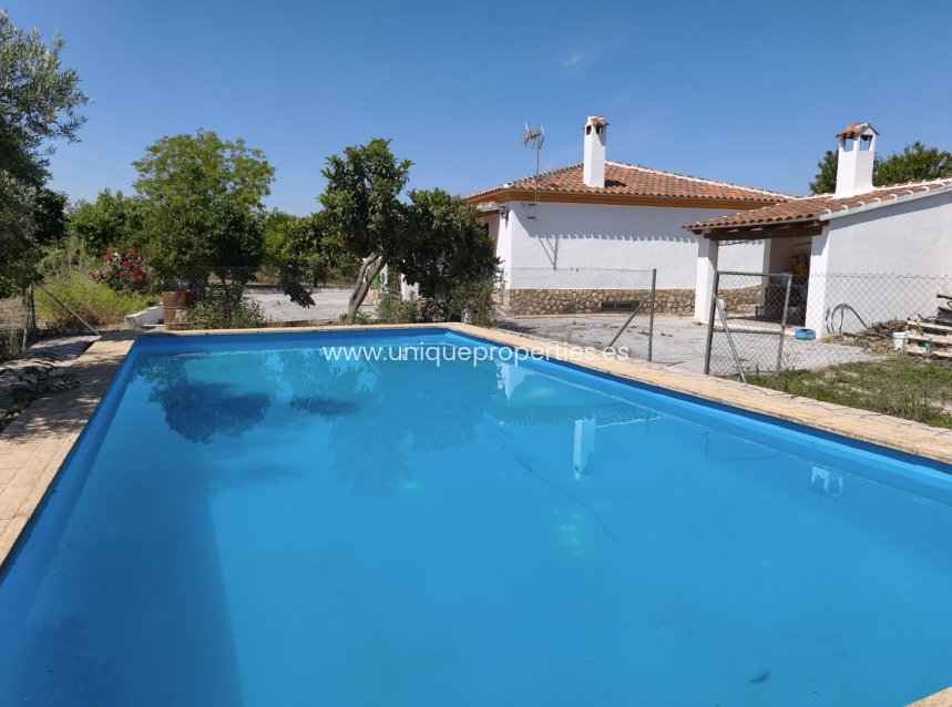 Herverkoop - Villa -
Huescar