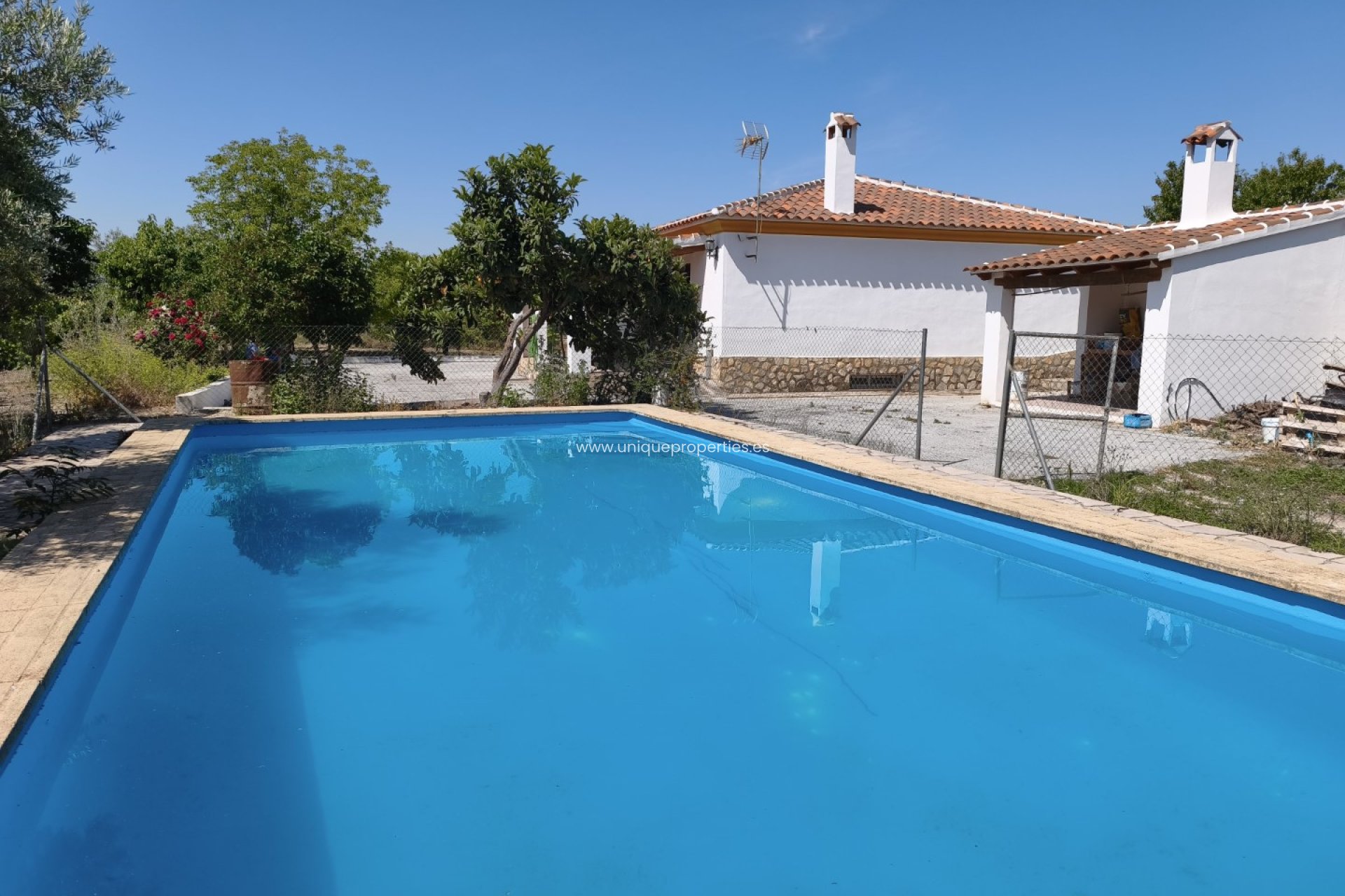 Herverkoop - Villa -
Huescar