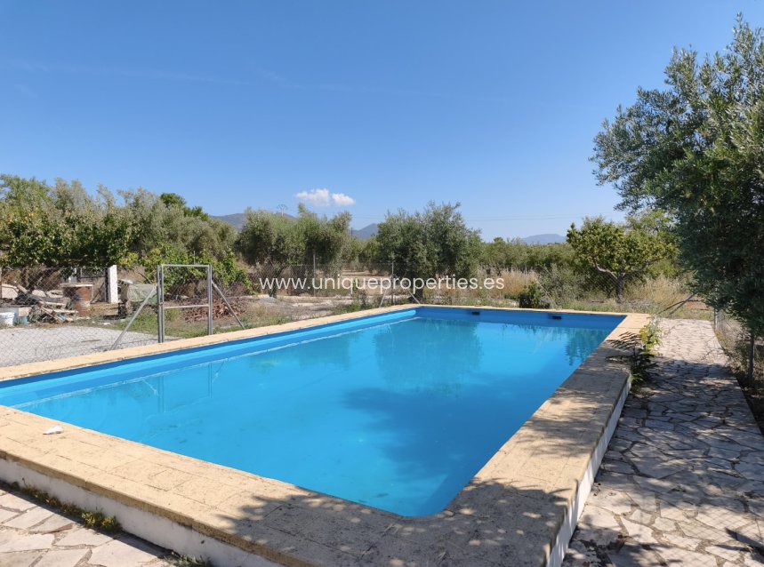 Herverkoop - Villa -
Huescar