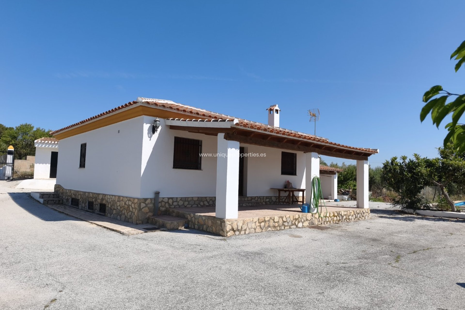 Herverkoop - Villa -
Huescar