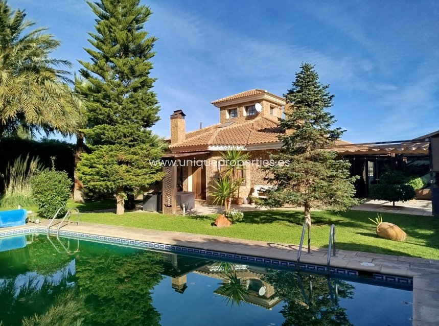 Herverkoop - Villa -
Macael