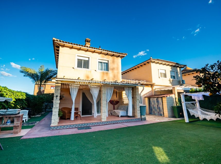 Herverkoop - Villa -
Orihuela - Benferri