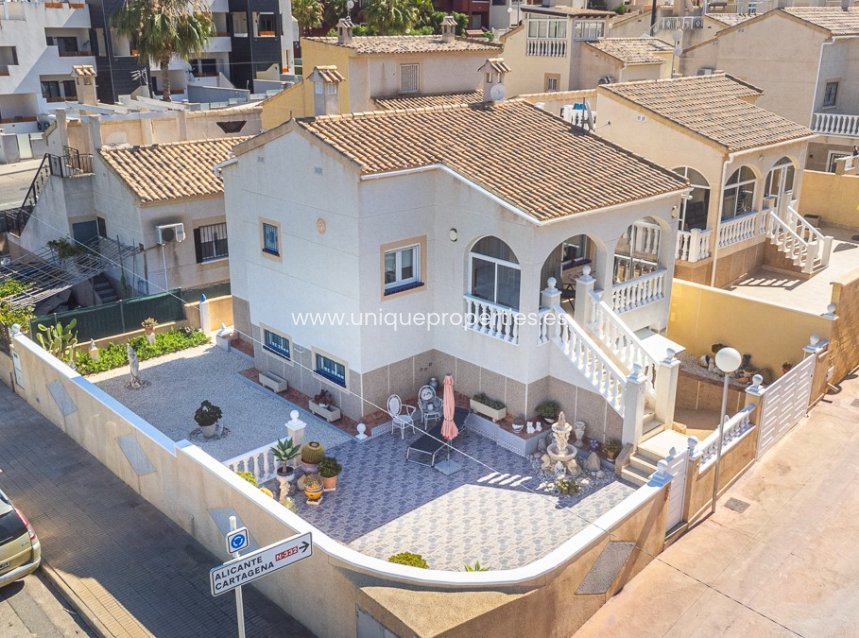 Herverkoop - Villa -
Orihuela Costa - Los Altos